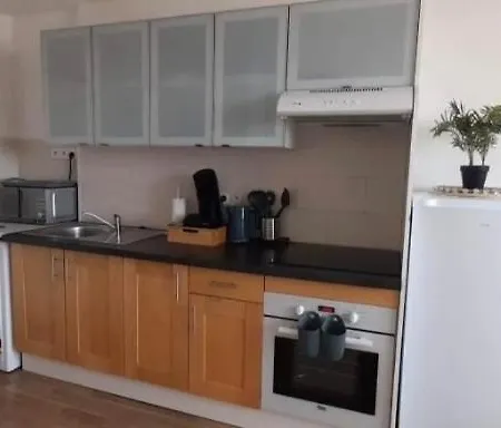 A 50 Metres De La Avec Wifi Lägenhet *